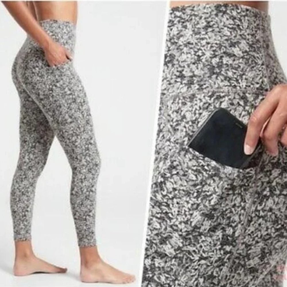 Athleta Salutation Stash Pocket II 7/8 Tights in Textured Moonflower Black